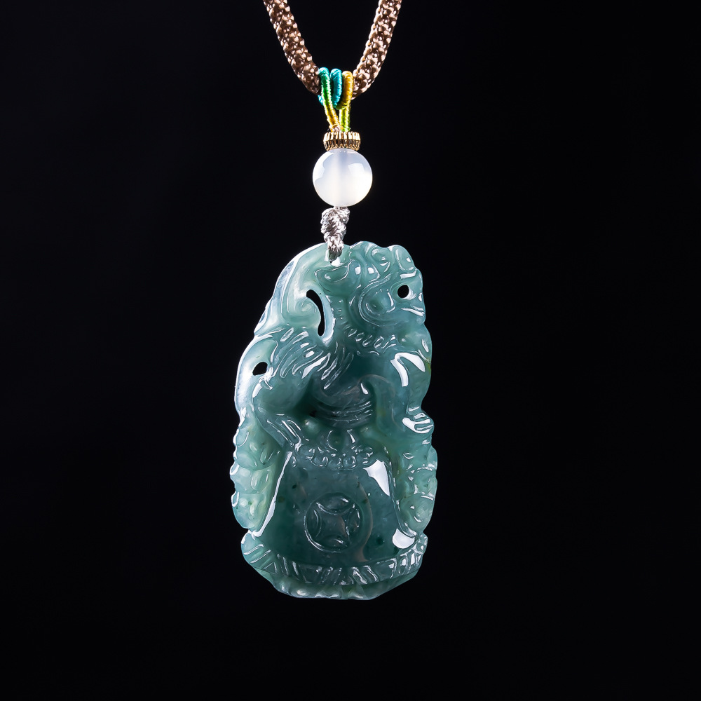 Vintage Fashion Design - Pendentif Pixiu en jadéite birmane, talisman