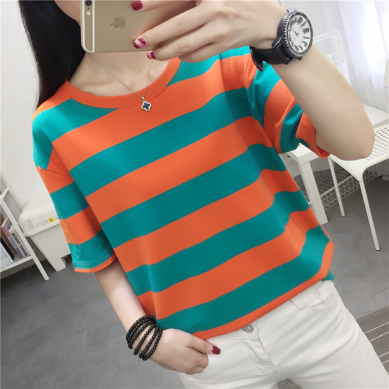 Vintage Fashion Influencer - T-shirt tendance rayé à manches courtes