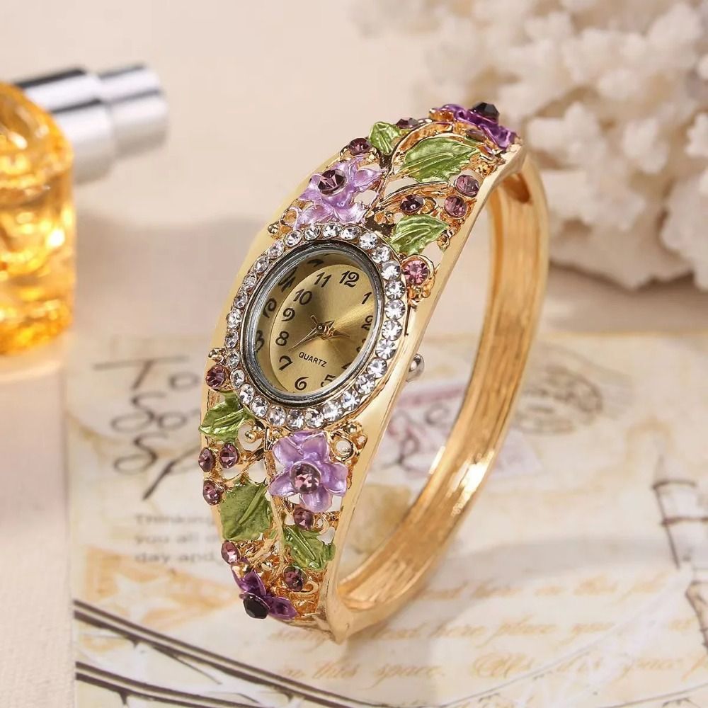 Vintage Fashion Week - Montre vintage riche en fleurs, cadran