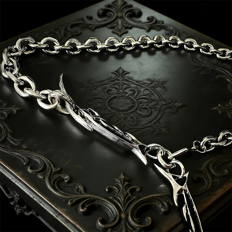 Collier pendentif épée à épine - Vintage Fashion Mens avis et prix
